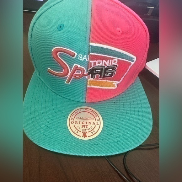 Mitchell and Ness NBA San Antonio Spurs Split Crown Pink/TealHWC Snapback Hat